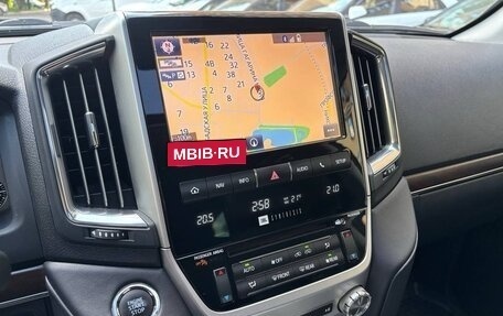 Toyota Land Cruiser 200, 2017 год, 5 850 000 рублей, 21 фотография