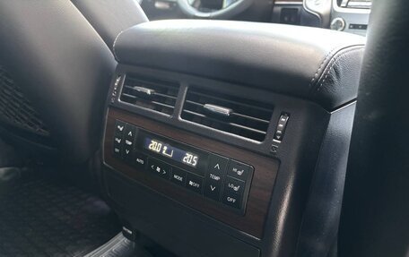 Toyota Land Cruiser 200, 2017 год, 5 850 000 рублей, 25 фотография