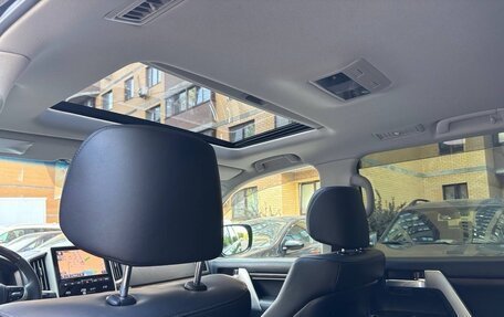 Toyota Land Cruiser 200, 2017 год, 5 850 000 рублей, 29 фотография