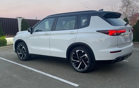 Mitsubishi Outlander, 2023 год, 4 700 000 рублей, 5 фотография