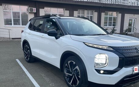 Mitsubishi Outlander, 2023 год, 4 700 000 рублей, 2 фотография