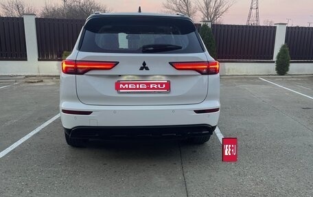 Mitsubishi Outlander, 2023 год, 4 700 000 рублей, 4 фотография