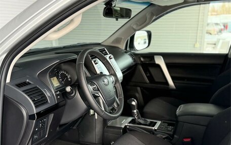 Toyota Land Cruiser Prado 150 рестайлинг 2, 2017 год, 4 590 000 рублей, 9 фотография