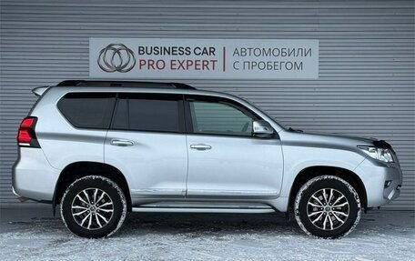 Toyota Land Cruiser Prado 150 рестайлинг 2, 2017 год, 4 590 000 рублей, 4 фотография