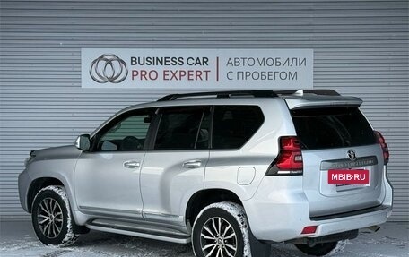 Toyota Land Cruiser Prado 150 рестайлинг 2, 2017 год, 4 590 000 рублей, 7 фотография