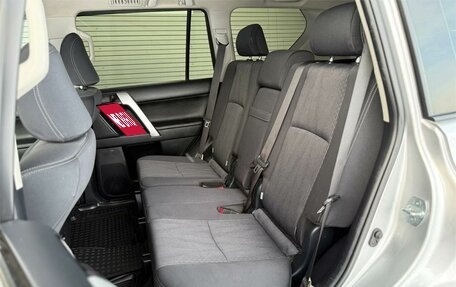 Toyota Land Cruiser Prado 150 рестайлинг 2, 2017 год, 4 590 000 рублей, 11 фотография