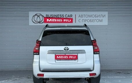 Toyota Land Cruiser Prado 150 рестайлинг 2, 2017 год, 4 590 000 рублей, 6 фотография