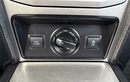 Toyota Land Cruiser Prado 150 рестайлинг 2, 2017 год, 4 590 000 рублей, 20 фотография