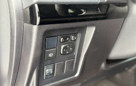 Toyota Land Cruiser Prado 150 рестайлинг 2, 2017 год, 4 590 000 рублей, 26 фотография