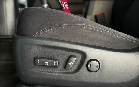 Toyota Land Cruiser Prado 150 рестайлинг 2, 2017 год, 4 590 000 рублей, 33 фотография