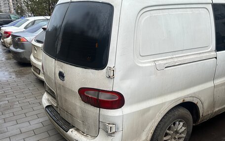 Hyundai H-1 II рестайлинг, 2000 год, 250 000 рублей, 3 фотография