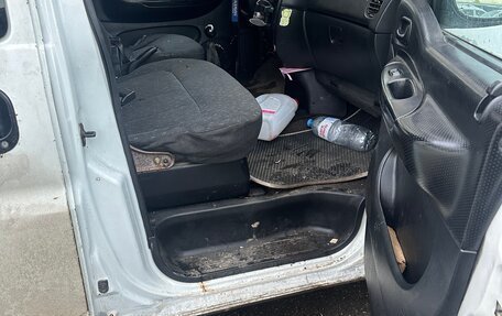 Hyundai H-1 II рестайлинг, 2000 год, 250 000 рублей, 28 фотография