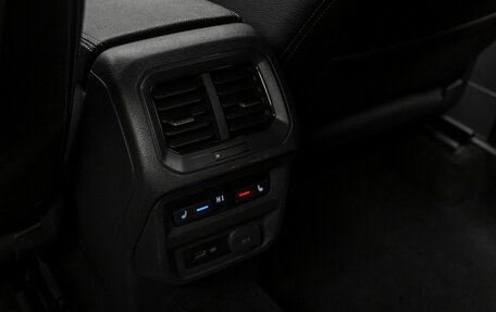 Volkswagen Tiguan II, 2019 год, 2 390 000 рублей, 15 фотография