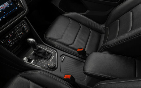 Volkswagen Tiguan II, 2019 год, 2 390 000 рублей, 18 фотография