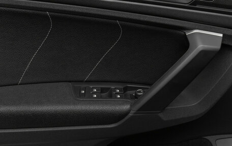 Volkswagen Tiguan II, 2019 год, 2 390 000 рублей, 17 фотография