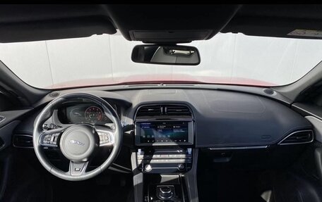 Jaguar F-Pace, 2016 год, 2 750 000 рублей, 24 фотография