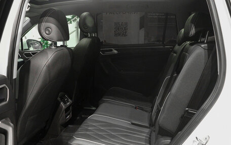 Volkswagen Tiguan II, 2023 год, 4 359 000 рублей, 8 фотография