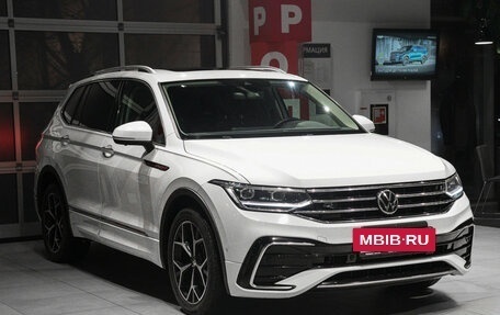Volkswagen Tiguan II, 2023 год, 4 359 000 рублей, 3 фотография