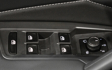 Volkswagen Tiguan II, 2023 год, 4 359 000 рублей, 19 фотография