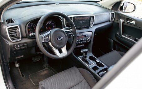 KIA Sportage IV рестайлинг, 2018 год, 1 995 000 рублей, 13 фотография