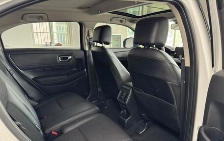 Honda Vezel, 2022 год, 1 650 000 рублей, 13 фотография