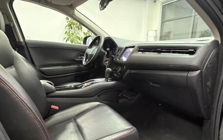 Honda Vezel, 2022 год, 1 270 000 рублей, 15 фотография
