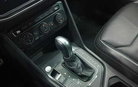 Volkswagen Tiguan II, 2018 год, 1 997 000 рублей, 14 фотография