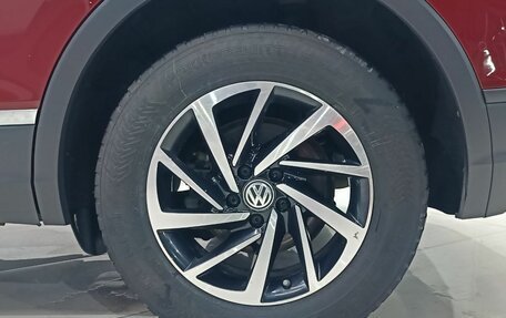 Volkswagen Tiguan II, 2018 год, 1 997 000 рублей, 18 фотография