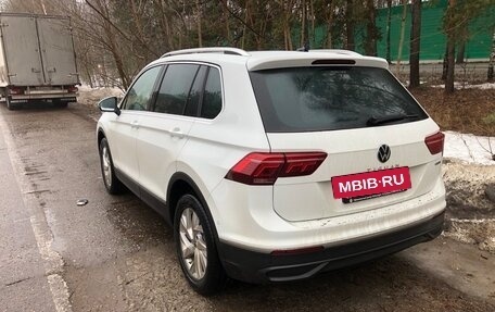 Volkswagen Tiguan II, 2021 год, 3 200 000 рублей, 3 фотография