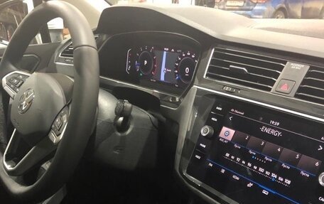 Volkswagen Tiguan II, 2021 год, 3 200 000 рублей, 4 фотография