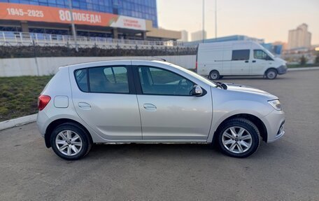 Renault Sandero II рестайлинг, 2018 год, 950 000 рублей, 1 фотография