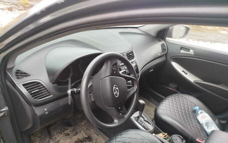 Hyundai Solaris II рестайлинг, 2015 год, 350 000 рублей, 5 фотография