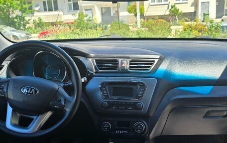 KIA Rio III рестайлинг, 2014 год, 890 000 рублей, 10 фотография