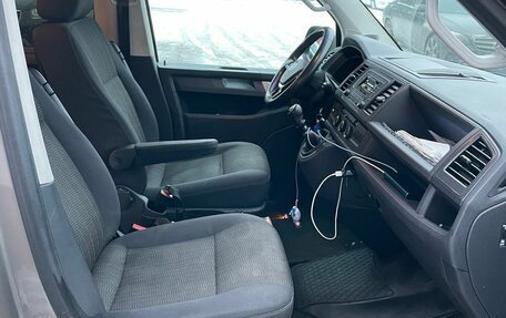 Volkswagen Caravelle T6 рестайлинг, 2017 год, 2 450 000 рублей, 6 фотография