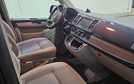 Volkswagen Multivan T6 рестайлинг, 2015 год, 3 600 000 рублей, 7 фотография