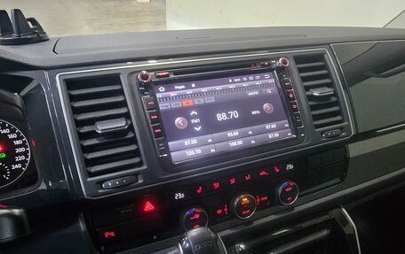 Volkswagen Multivan T6 рестайлинг, 2015 год, 3 600 000 рублей, 13 фотография