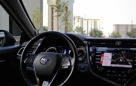 Toyota Camry, 2020 год, 3 280 000 рублей, 9 фотография