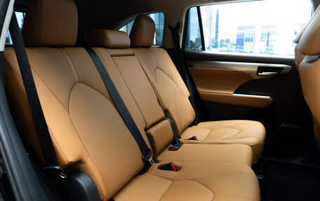 Toyota Highlander, 2025 год, 6 900 000 рублей, 21 фотография