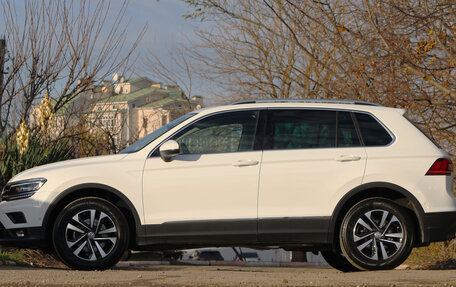 Volkswagen Tiguan II, 2019 год, 2 950 000 рублей, 3 фотография