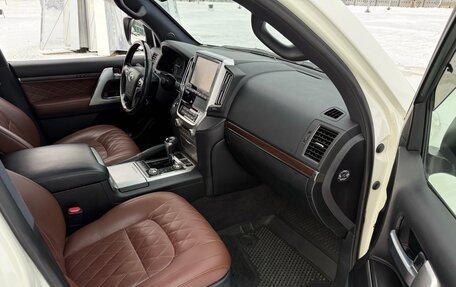 Toyota Land Cruiser 200, 2016 год, 6 490 000 рублей, 13 фотография