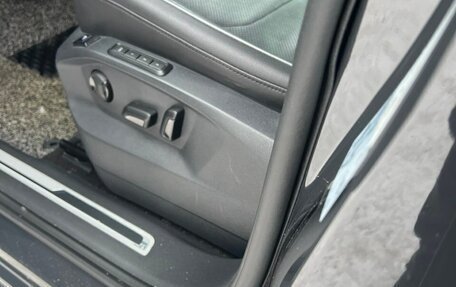 Volkswagen Tiguan II, 2018 год, 3 100 000 рублей, 14 фотография