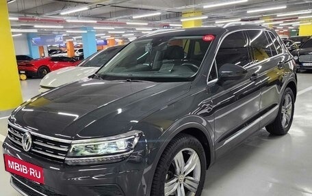 Volkswagen Tiguan II, 2018 год, 3 100 000 рублей, 26 фотография