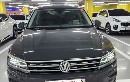 Volkswagen Tiguan II, 2018 год, 3 100 000 рублей, 27 фотография