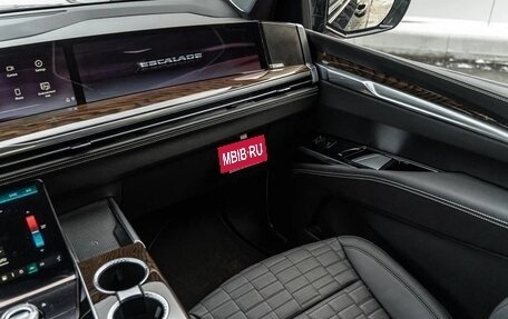 Cadillac Escalade V, 2025 год, 24 490 000 рублей, 17 фотография