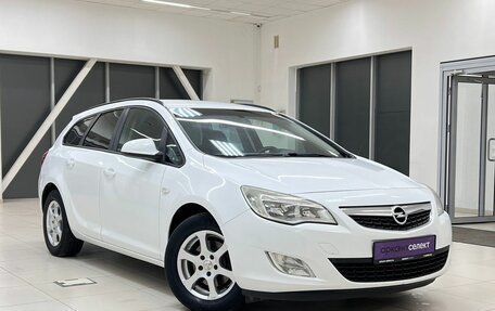 Opel Astra J, 2011 год, 670 000 рублей, 3 фотография