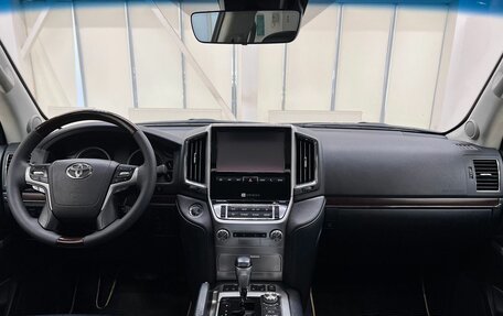 Toyota Land Cruiser 200, 2017 год, 6 520 000 рублей, 13 фотография