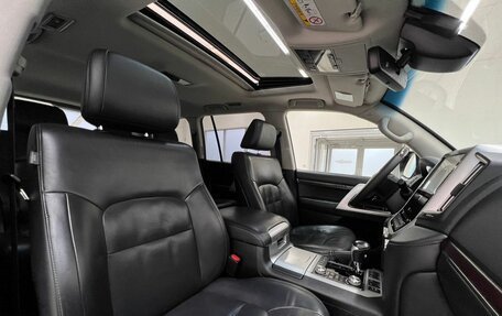 Toyota Land Cruiser 200, 2017 год, 6 520 000 рублей, 12 фотография