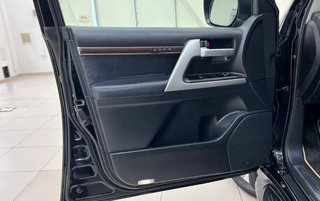 Toyota Land Cruiser 200, 2017 год, 6 520 000 рублей, 25 фотография