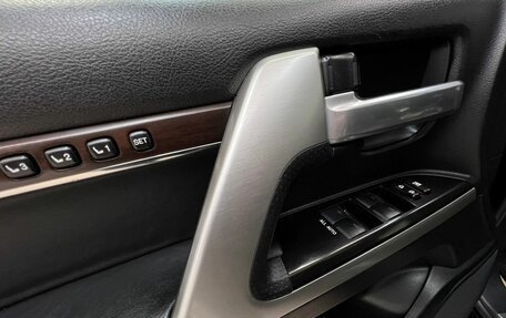 Toyota Land Cruiser 200, 2017 год, 6 520 000 рублей, 24 фотография