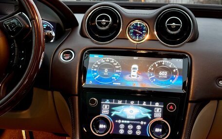 Jaguar XJ IV (X351), 2011 год, 2 000 000 рублей, 2 фотография